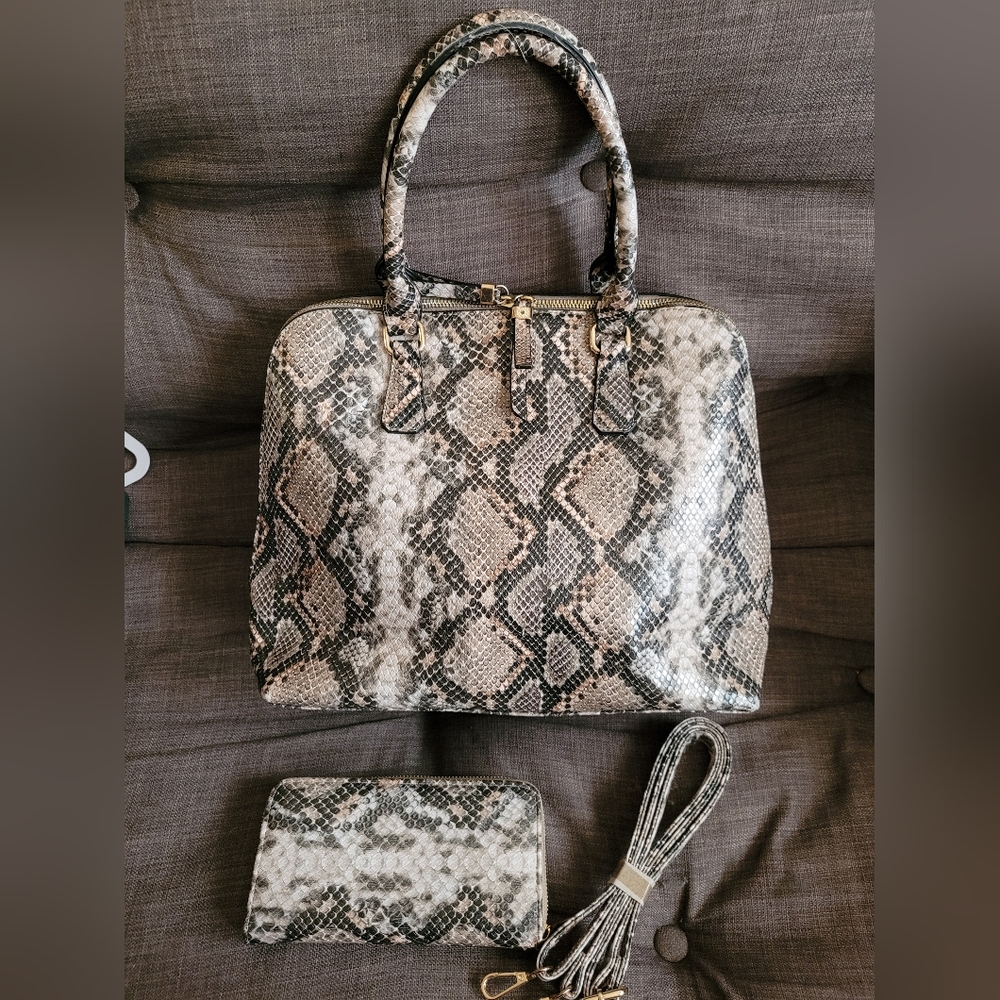 Faux Snakeskin Handbag and Wallet Set New